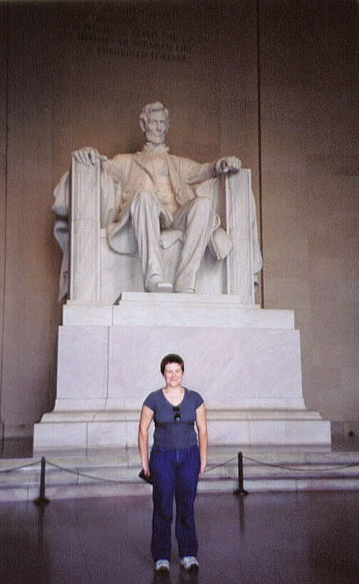 Mariet voor die Lincoln memorial.